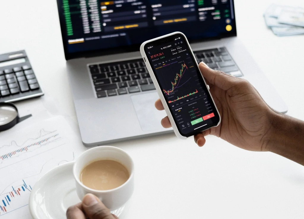 Qual è la vera differenza tra trading e investimento?
